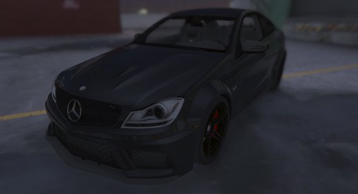 Unmarked Mercedes-Benz C63 AMG