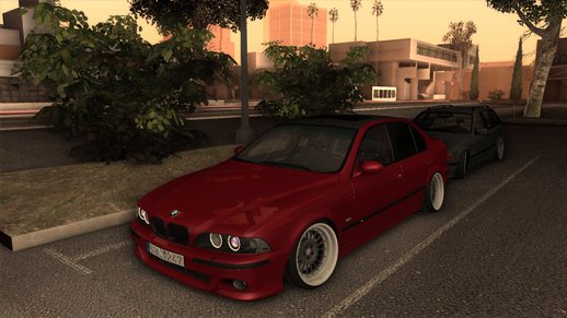 BMW e39 M5 stanced