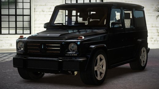 Mercedes-Benz G500 Moving Steering Wheel